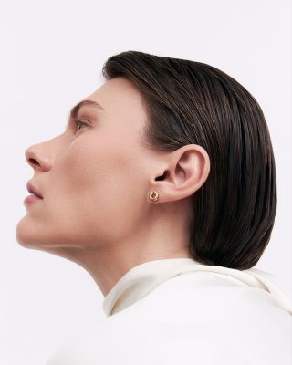 Introducing the Nol Earrings: subtle yet striking they blend softness and strength in organic harmony ⚪️🟠 Online & in the...