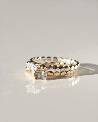 Novinka v naší zlaté kolekci: oblíbený prsten Fiore získal nový, zářivý vzhled - nově jej nabízíme s přírodním diamantem....